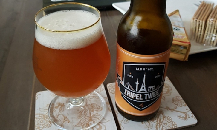 Tripel Twee flesje en glas